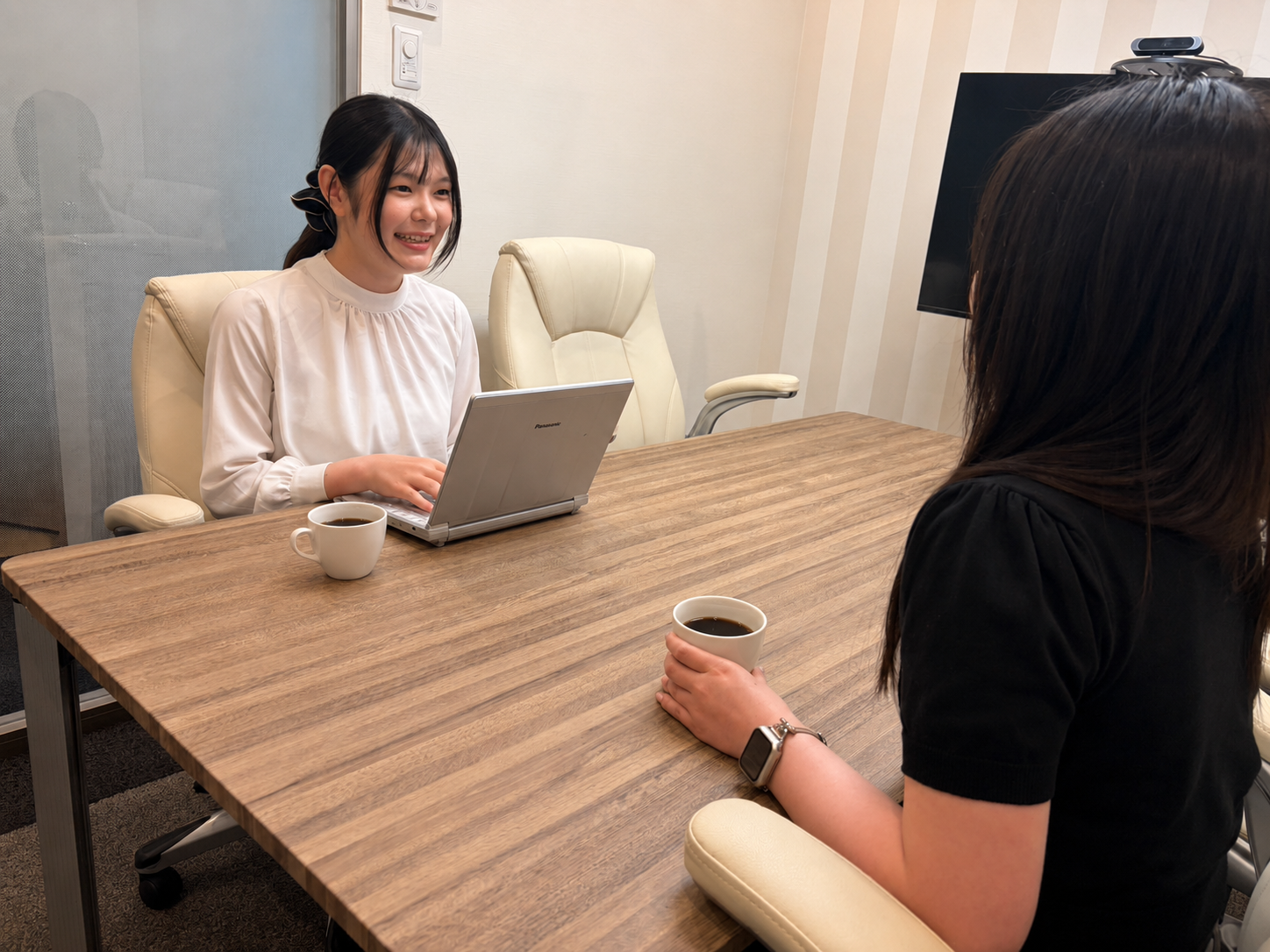月1回の定期面談で、評価や目標をすり合わせている様子