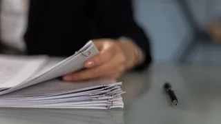 事務の基本書類まとめ|見積書・発注書・請求書・領収書の違いと使い方