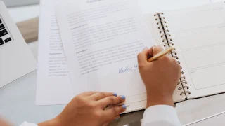 契約書の基本|「読まずにサイン」をしないために