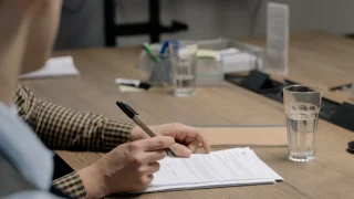 新人営業の育て方|「見て学べ」を卒業するOJT