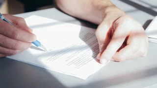 決裁者と稟議を動かす|担当者の「社内営業」を助けるのが上級の仕事