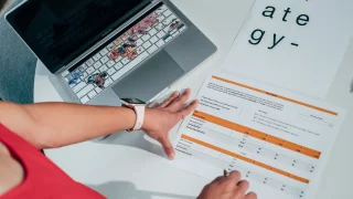 ターゲットとペルソナの違い|「誰に届けるか」を決める基本